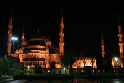 Sultanahmet Camii at night