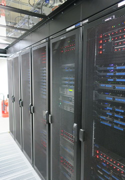 Data Centre Cabinetsi (front)