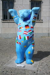 There were lots of such bears all over Berlin !!!
