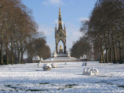V & A memorial in the morning