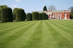 Wonderfully manicured lawns, Kensington Palace